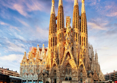 Schulreisen-Barcelona | Barcelona_La-Sagrada-Familia_iStock-523620852_TomasSereda Barcelona