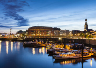 Schulreisen-Hamburg | Hamburg_Nacht_Hafen_iStock_000024933190_Double_ERWEITERT Hamburg